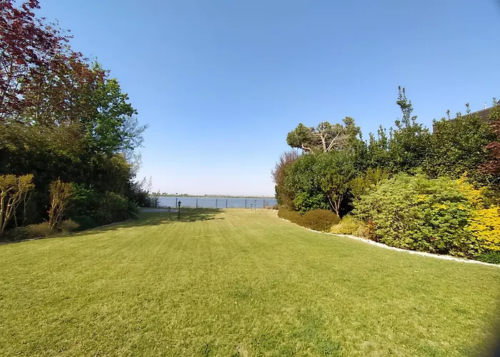Albarella Family Villa With Private Pool And Garden